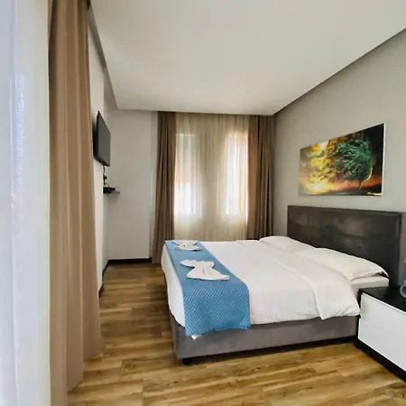 Center Comfort Bed and Breakfast *